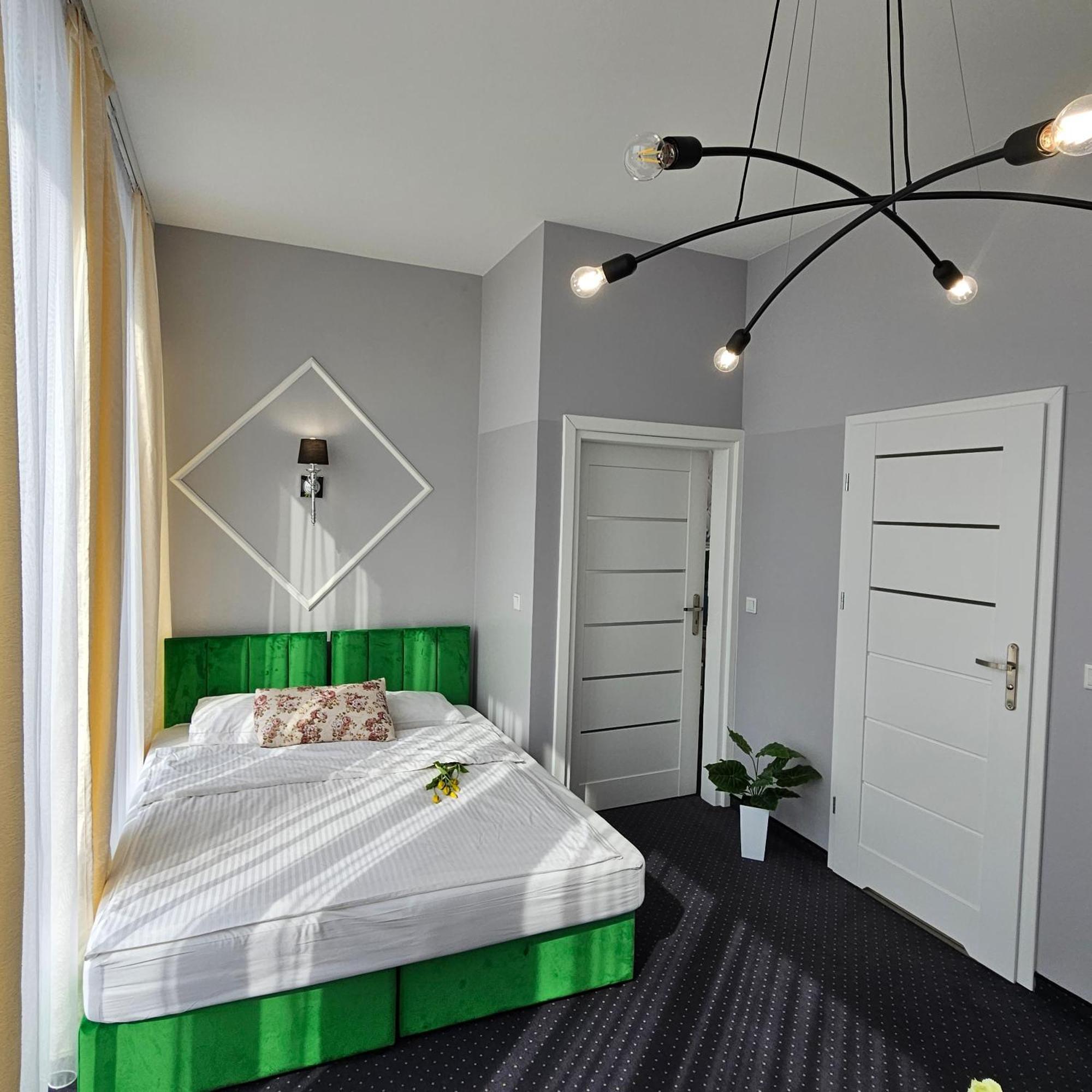 Aquila Hotel Затор Екстер'єр фото