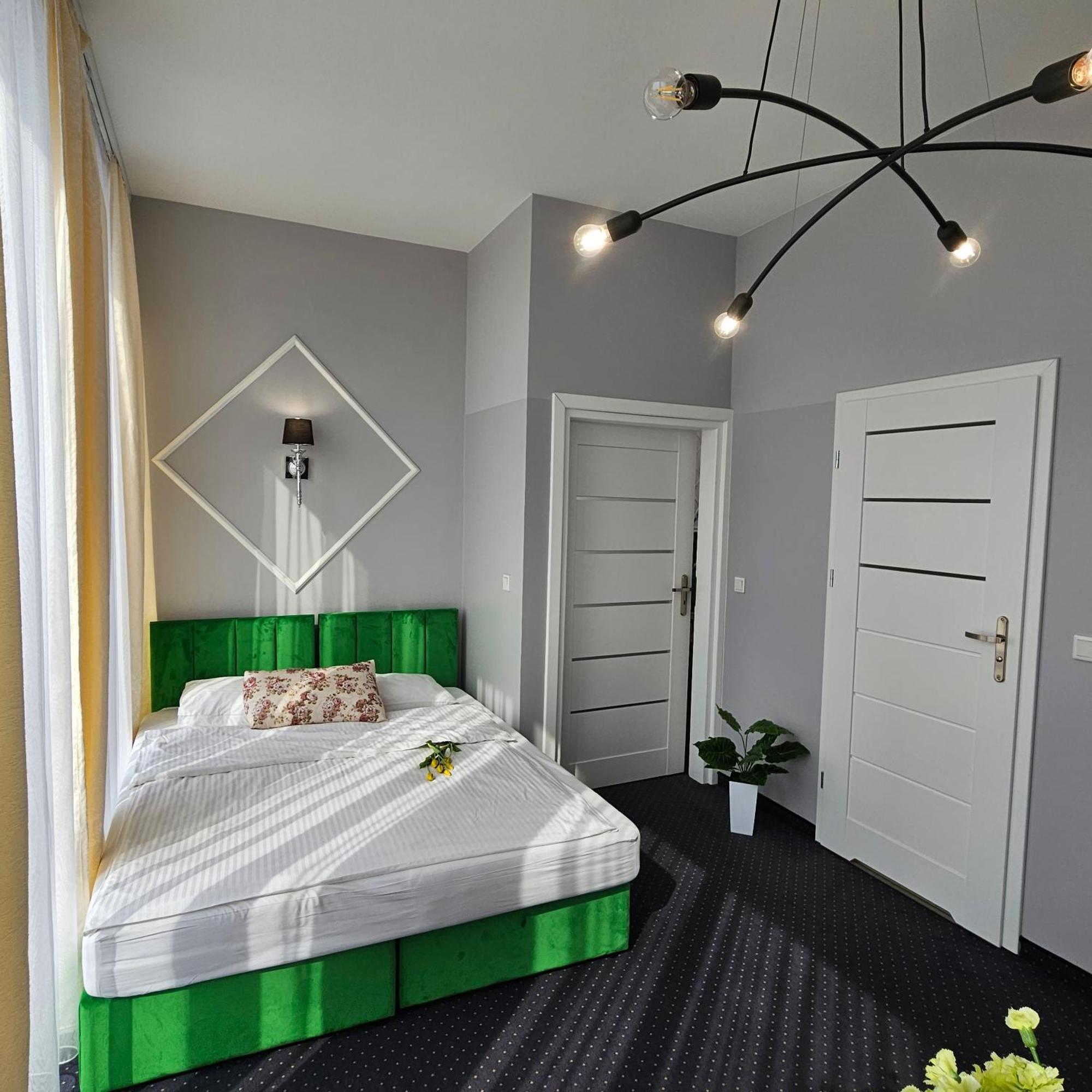 Aquila Hotel Затор Екстер'єр фото