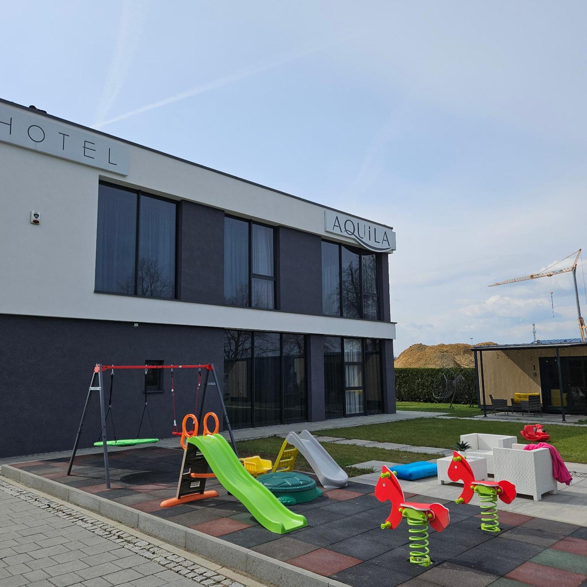 Aquila Hotel Затор Екстер'єр фото